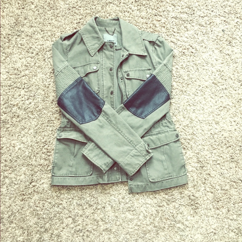 🌿Levi’s Army Green Jacket